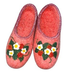 Strawberry design wool slippers